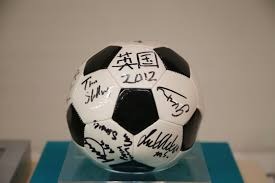 美女解说Kitty晒动态：在Hanssama家里，Hanssama却沉迷游戏